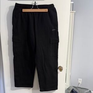 Aritzia Black Cargo Sweatfleece